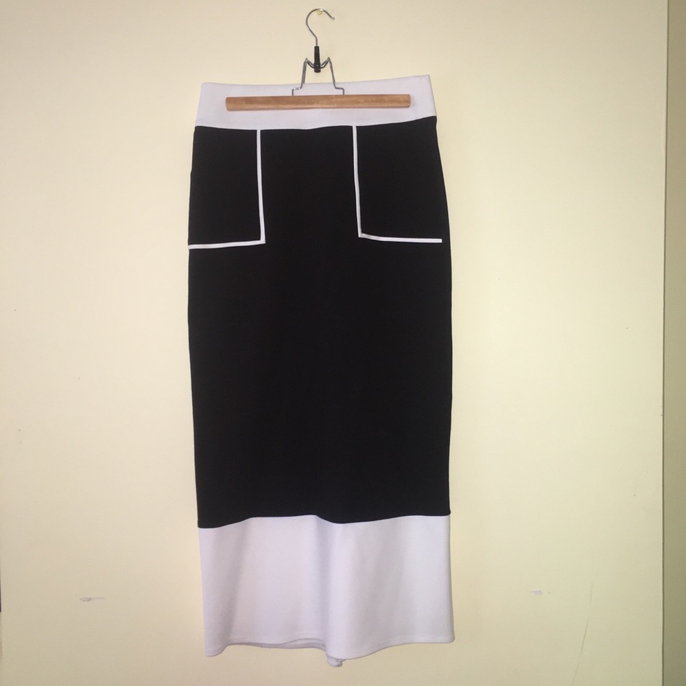 BLACK AND WHITE MIDI SKIRT